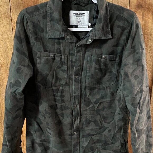 Women's Volcom Army Print Insulated Button Down (L) - Picture 1 of 5